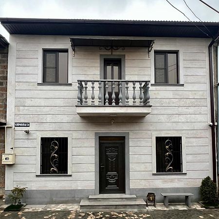 New , Comfortable 3 Bedroom House Yerevan Exterior foto