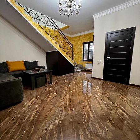 New , Comfortable 3 Bedroom House Yerevan Exterior foto