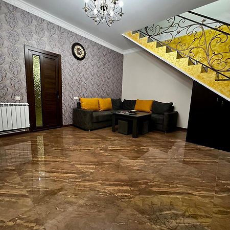 New , Comfortable 3 Bedroom House Yerevan Exterior foto