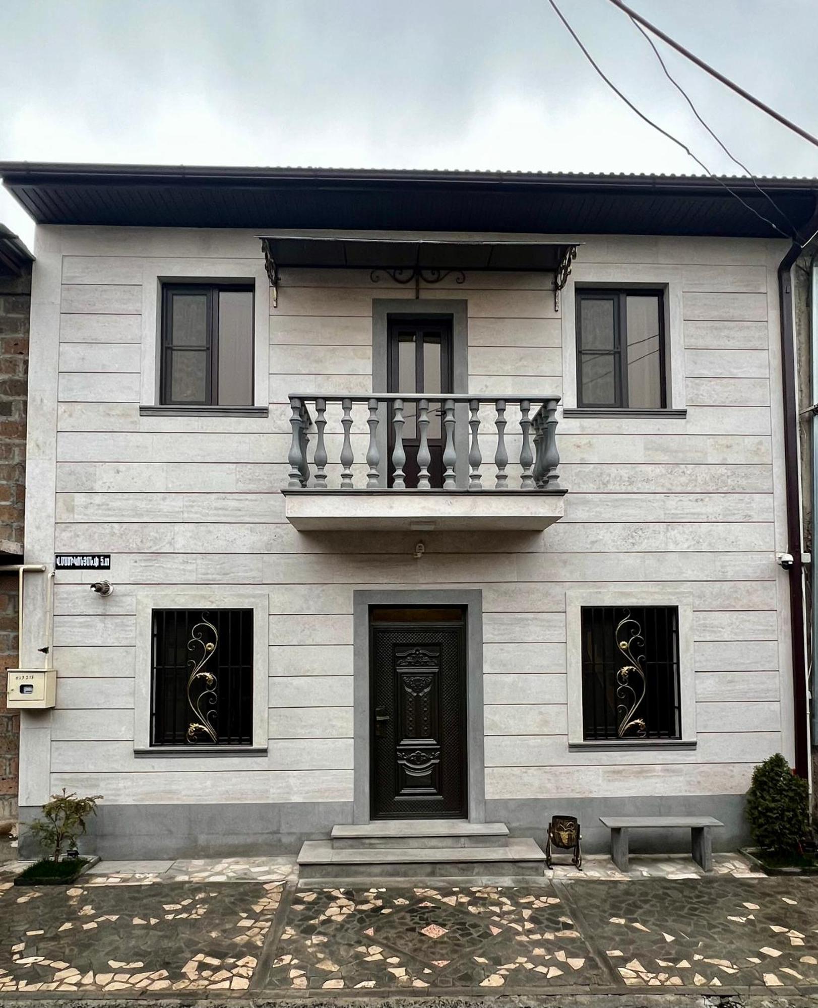 New , Comfortable 3 Bedroom House Yerevan Exterior foto