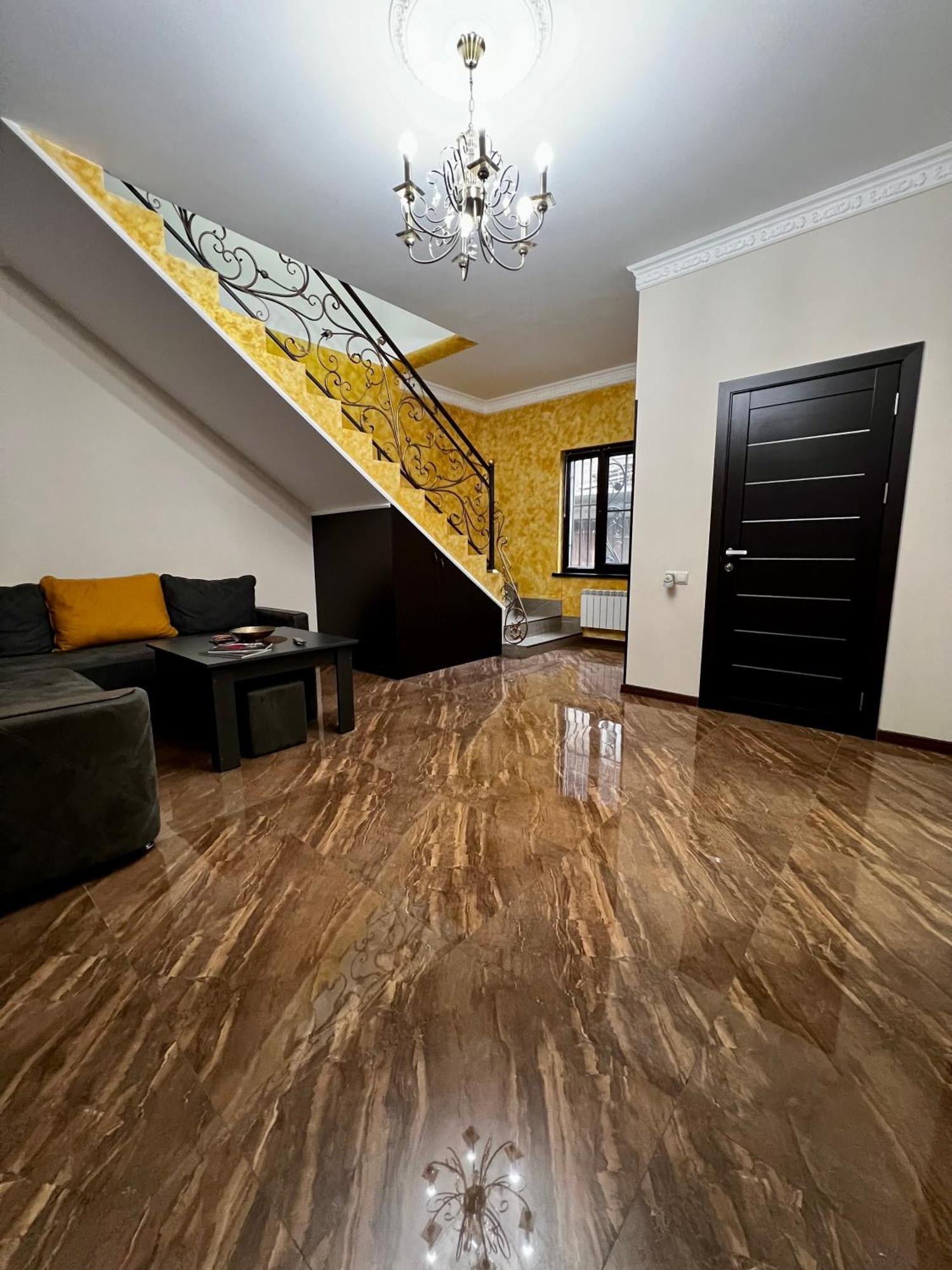 New , Comfortable 3 Bedroom House Yerevan Exterior foto