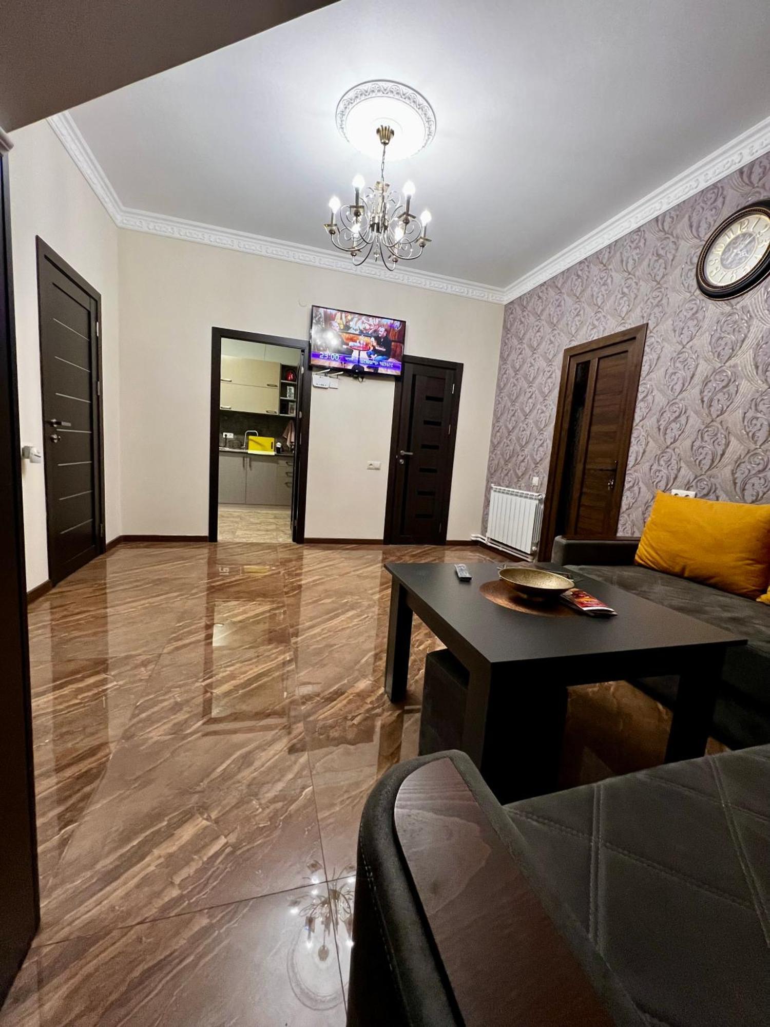 New , Comfortable 3 Bedroom House Yerevan Exterior foto