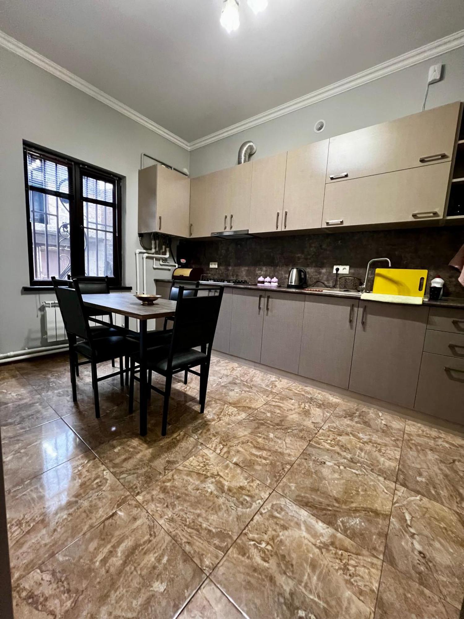 New , Comfortable 3 Bedroom House Yerevan Exterior foto