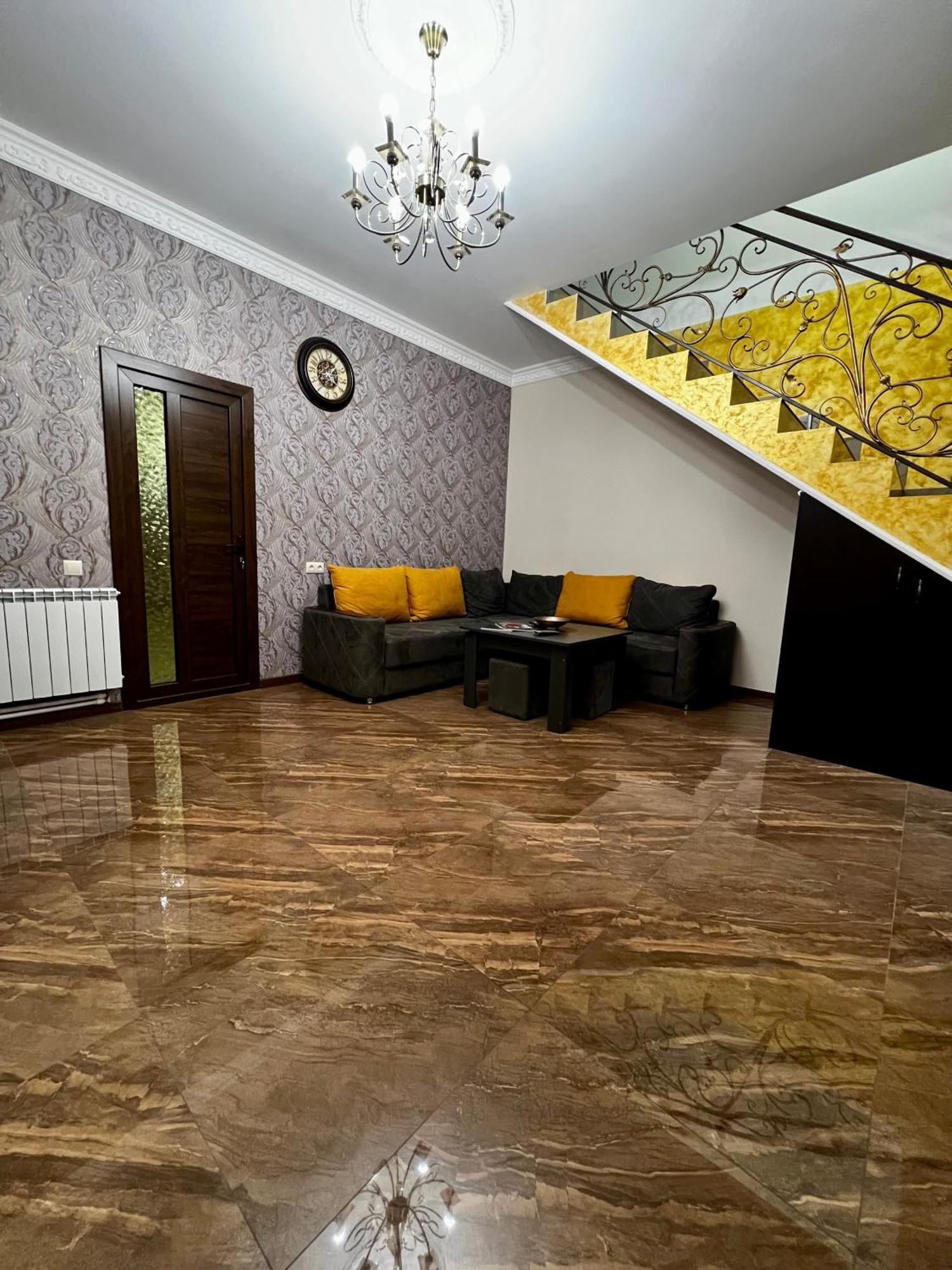 New , Comfortable 3 Bedroom House Yerevan Exterior foto