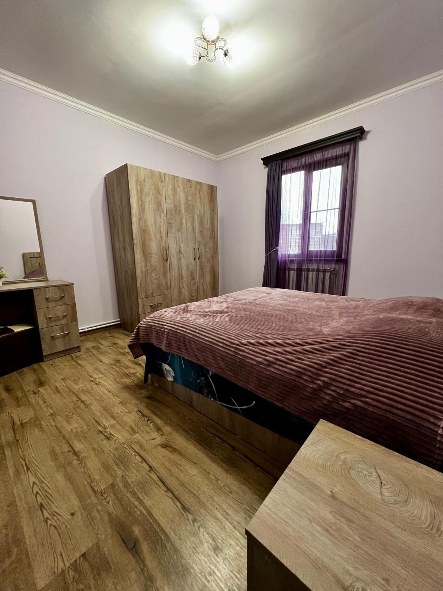 New , Comfortable 3 Bedroom House Yerevan Exterior foto