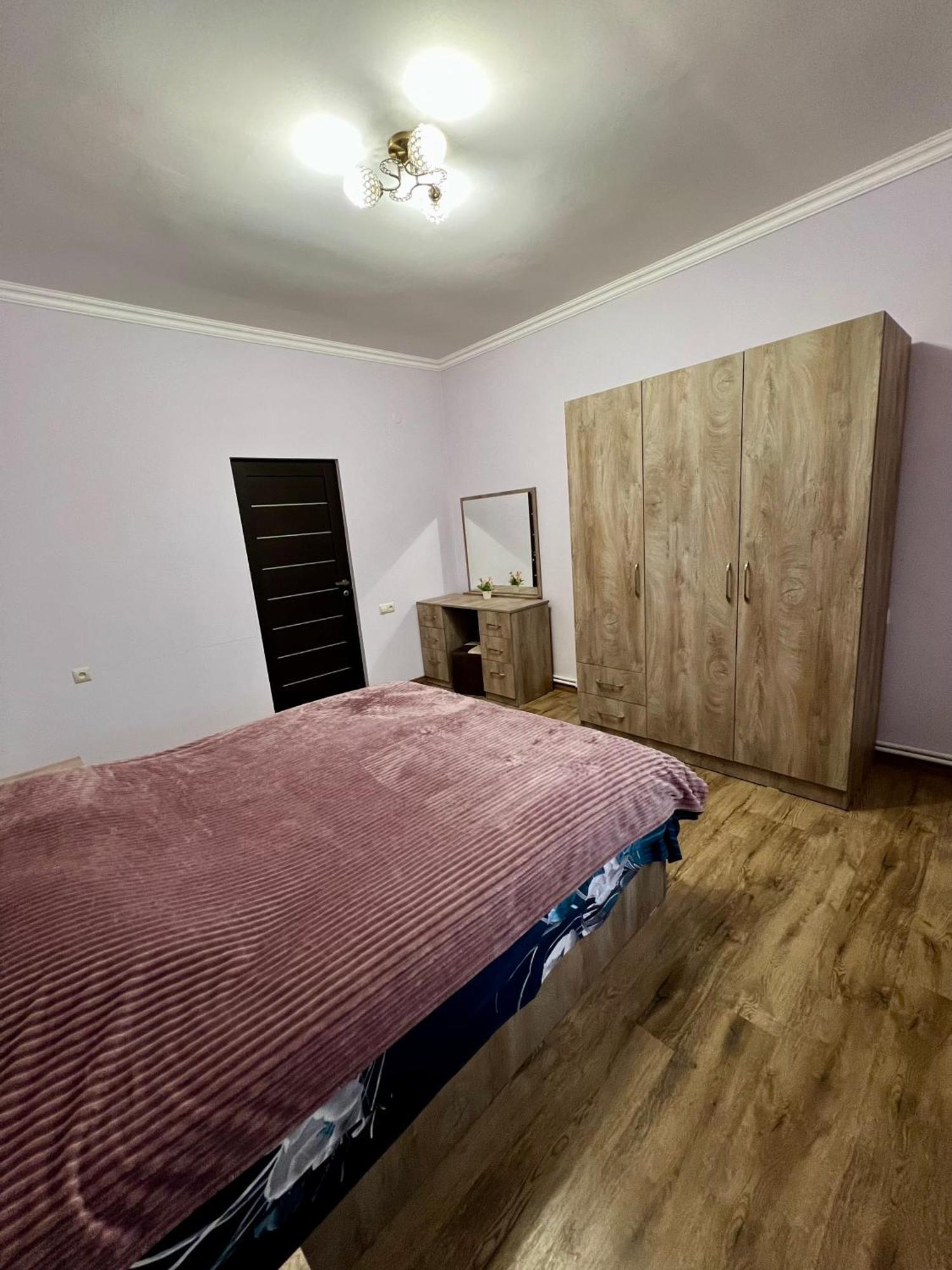 New , Comfortable 3 Bedroom House Yerevan Exterior foto