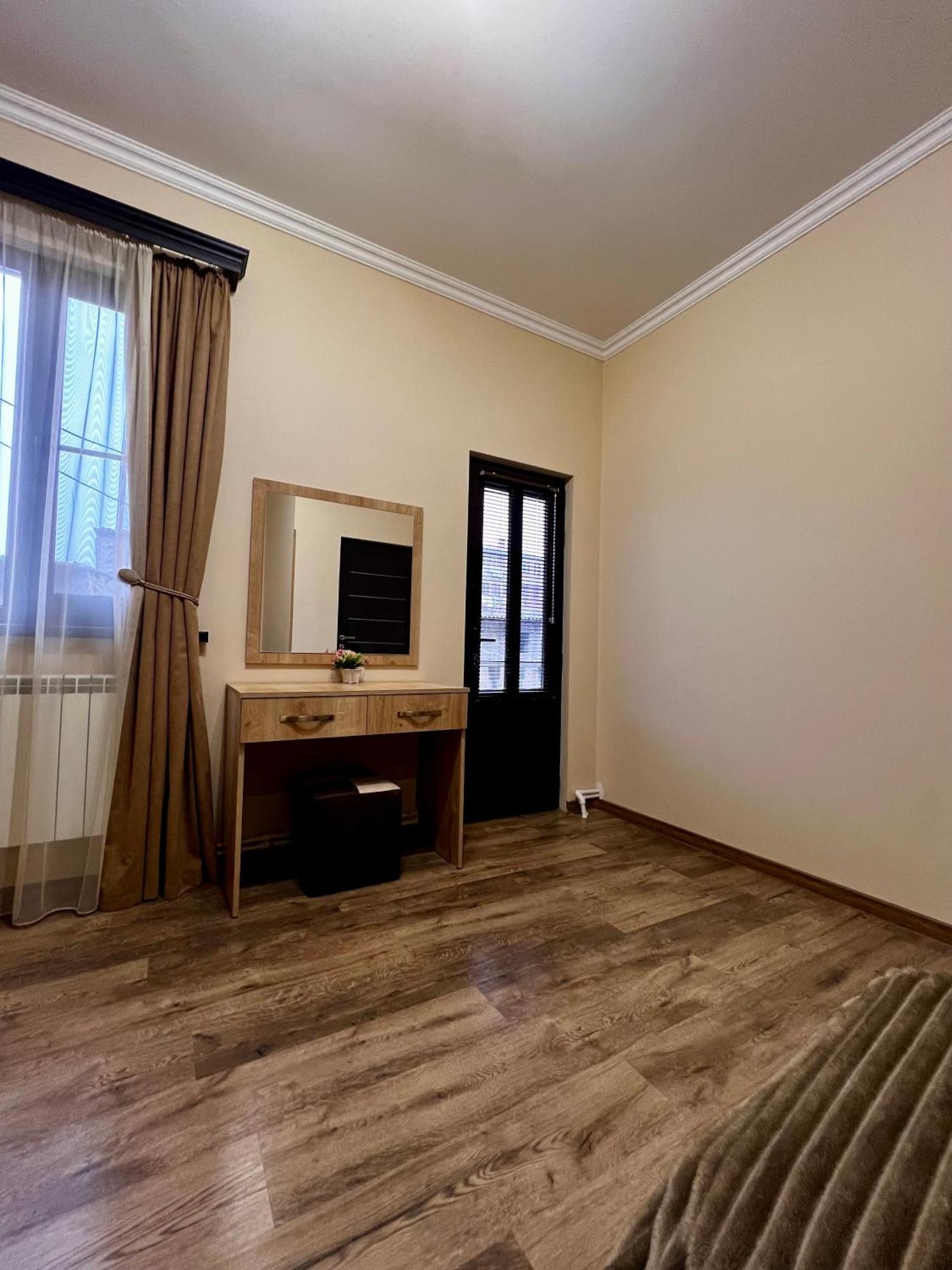 New , Comfortable 3 Bedroom House Yerevan Exterior foto
