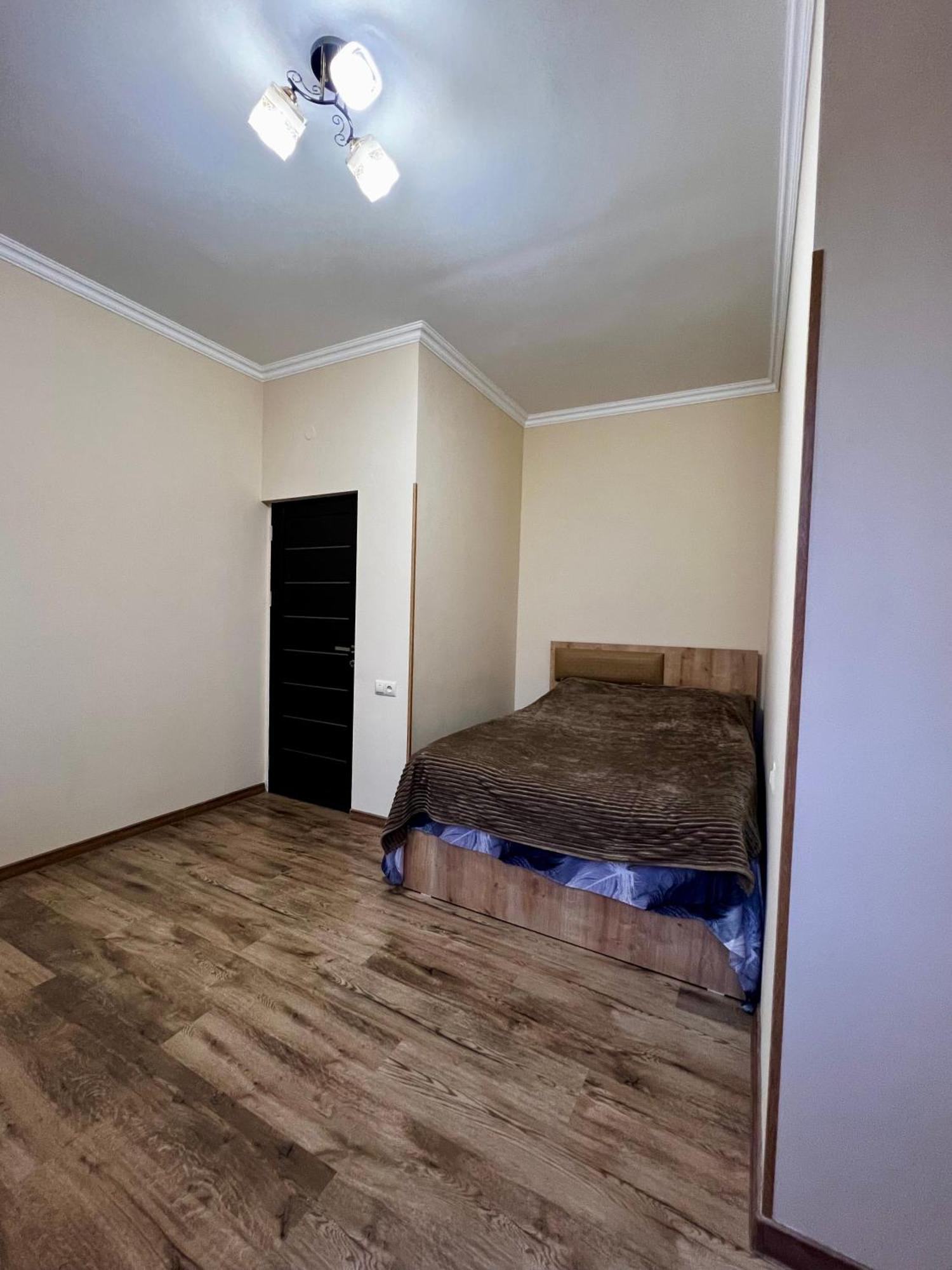 New , Comfortable 3 Bedroom House Yerevan Exterior foto
