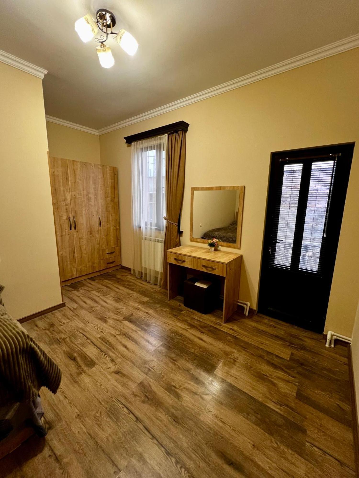 New , Comfortable 3 Bedroom House Yerevan Exterior foto