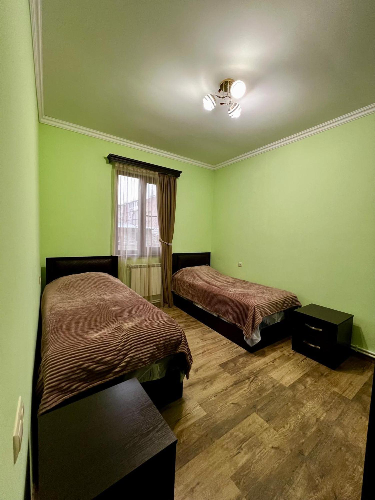 New , Comfortable 3 Bedroom House Yerevan Exterior foto